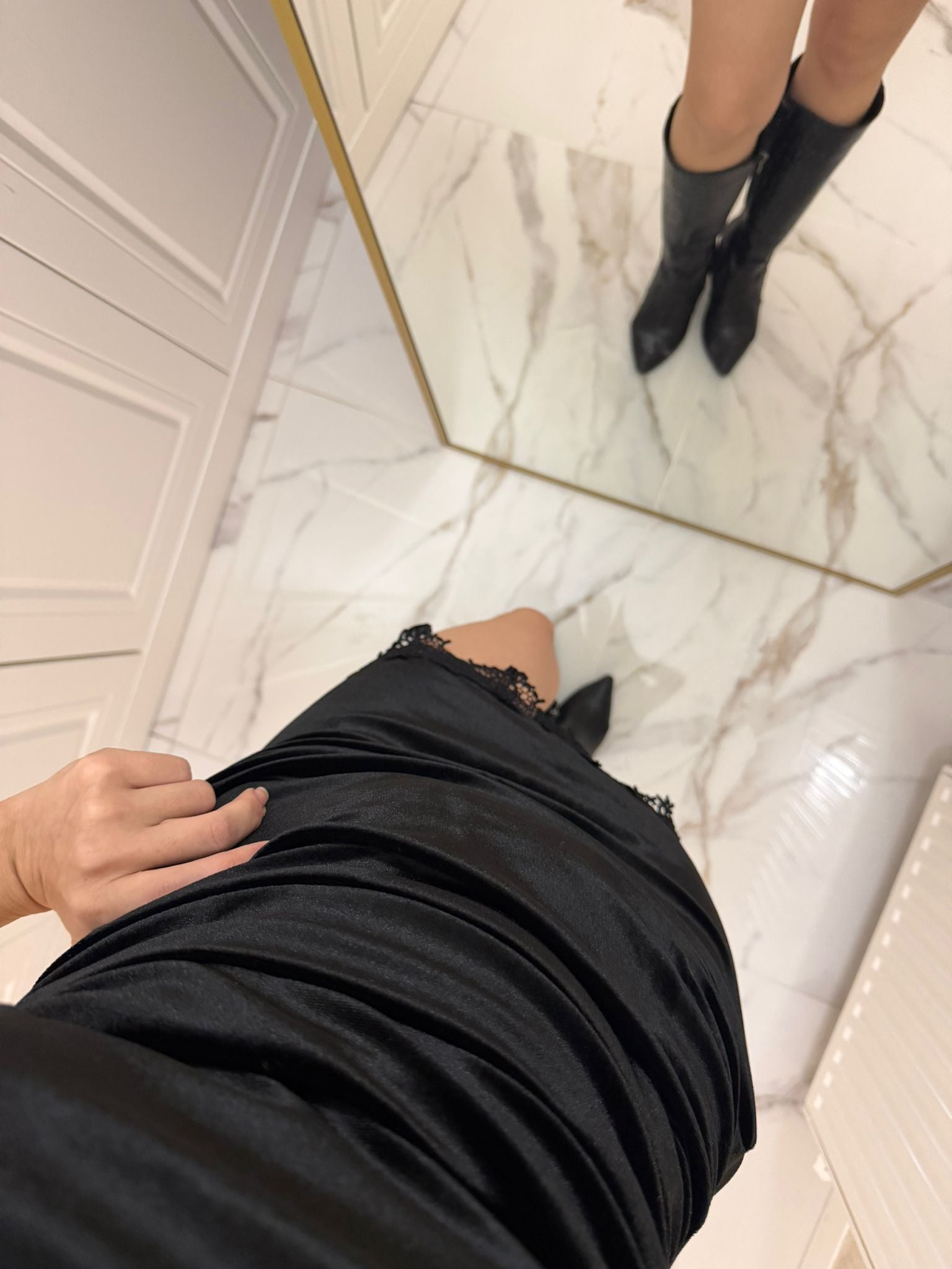 Siyah Drapeli Dantel Detay Kadife Elbise BF3093