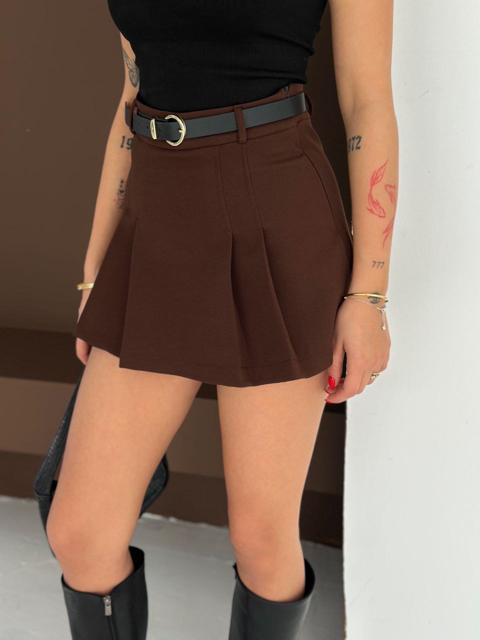 Kahverengi Kemerli Pileli Şort Etek KL3938