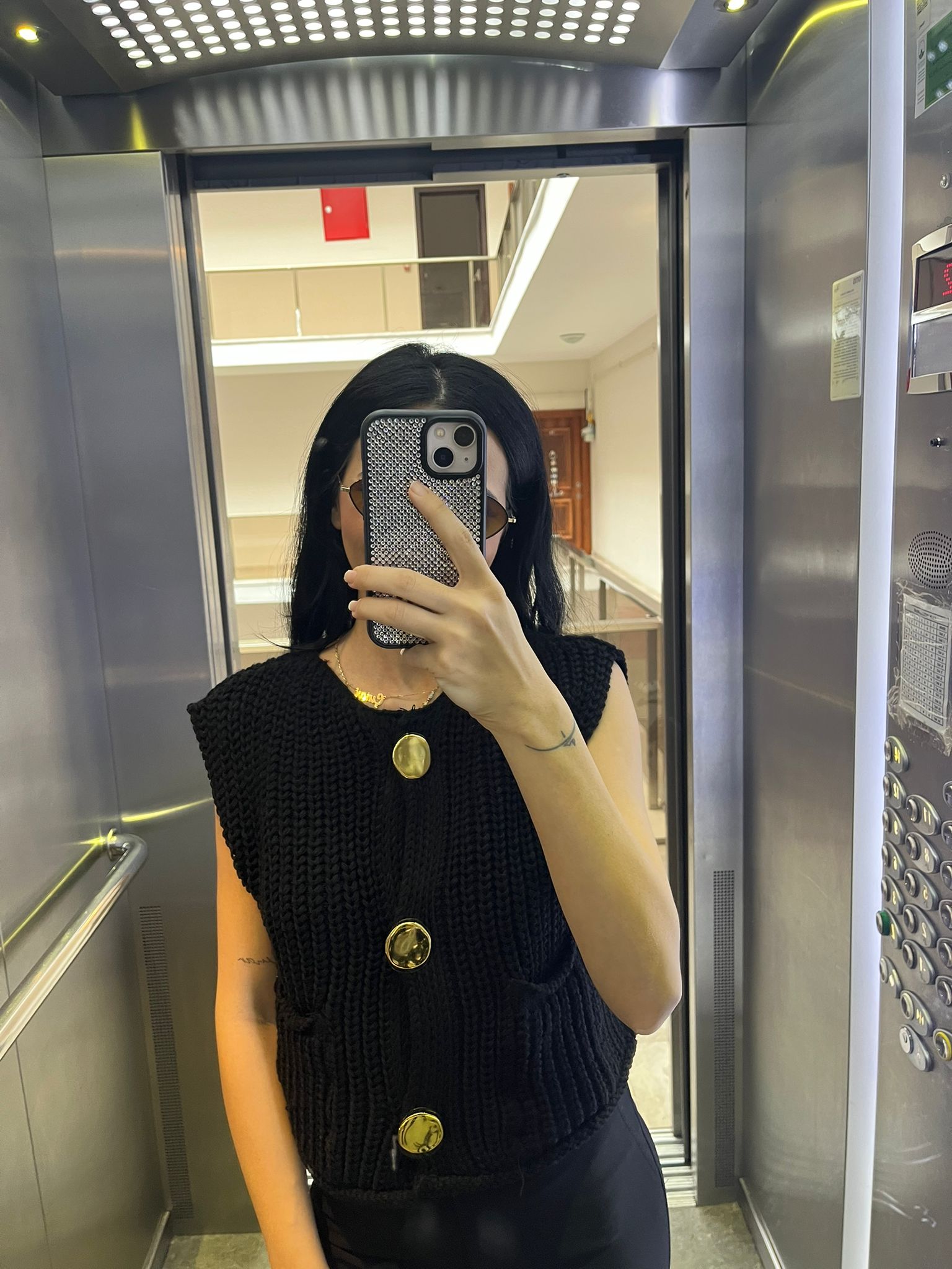 Siyah Gold Düğmeli Örme Yelek KL1532