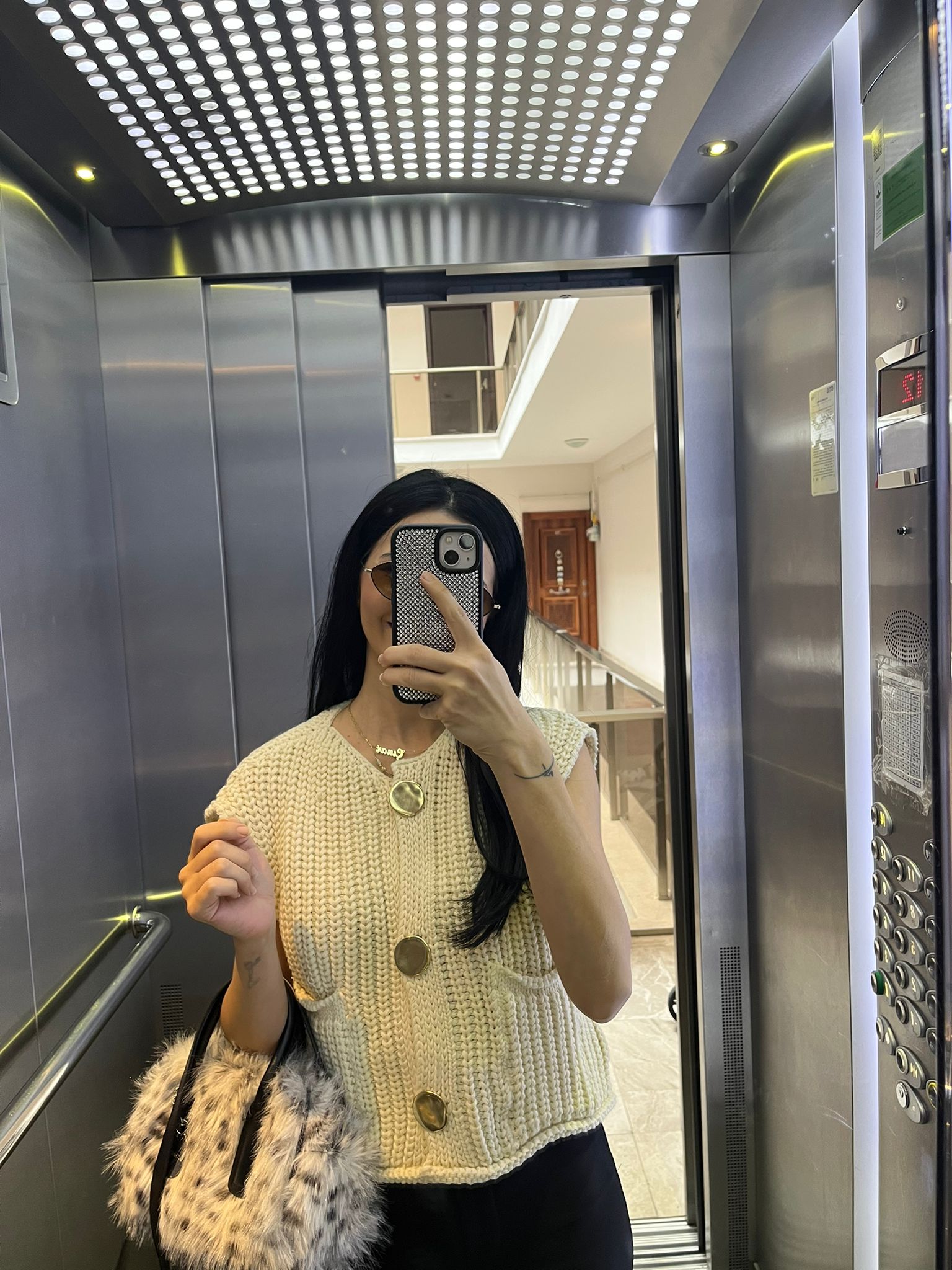 Ekru Gold Düğmeli Örme Yelek KL1532