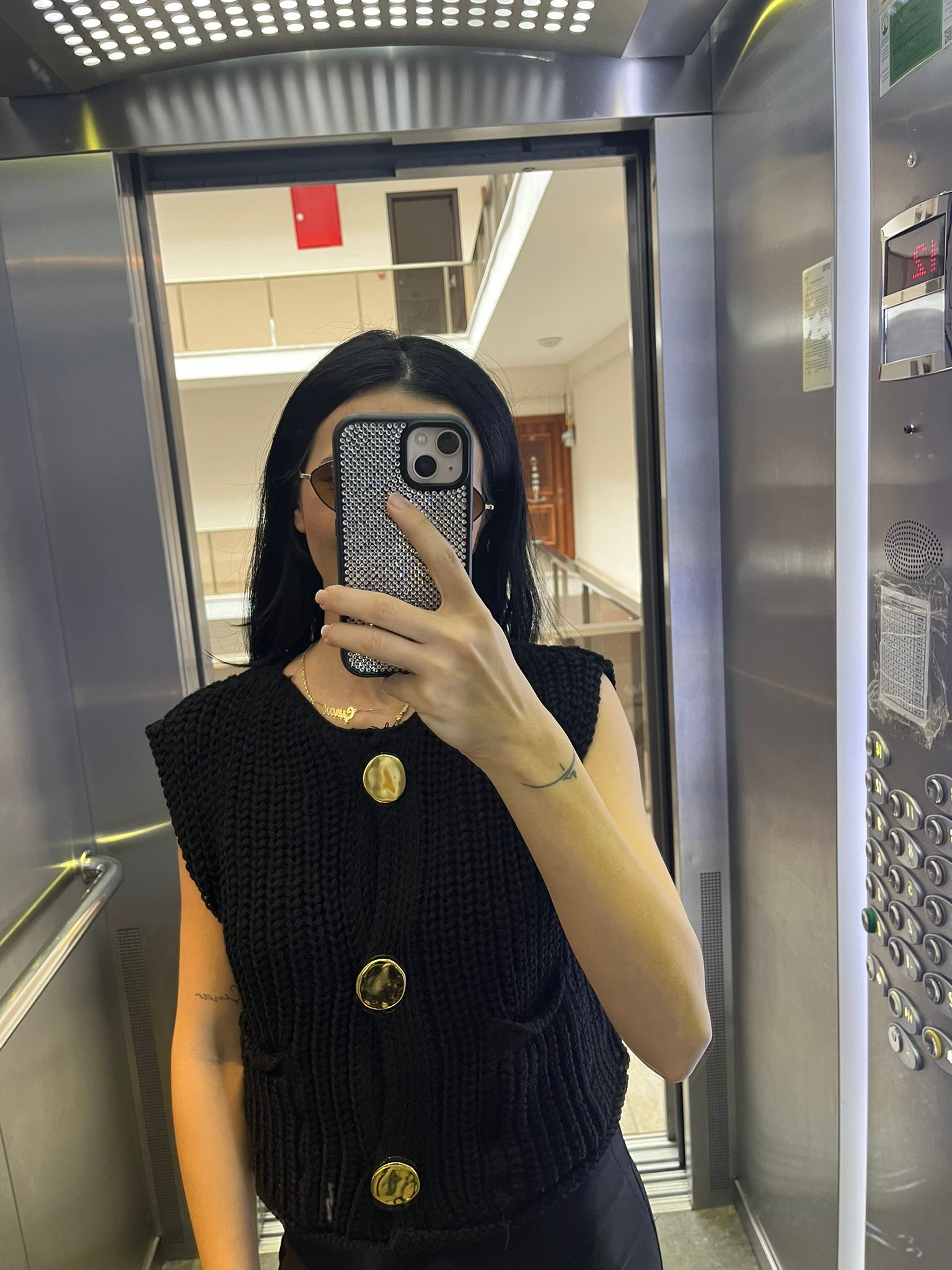 Siyah Gold Düğmeli Örme Yelek KL1532