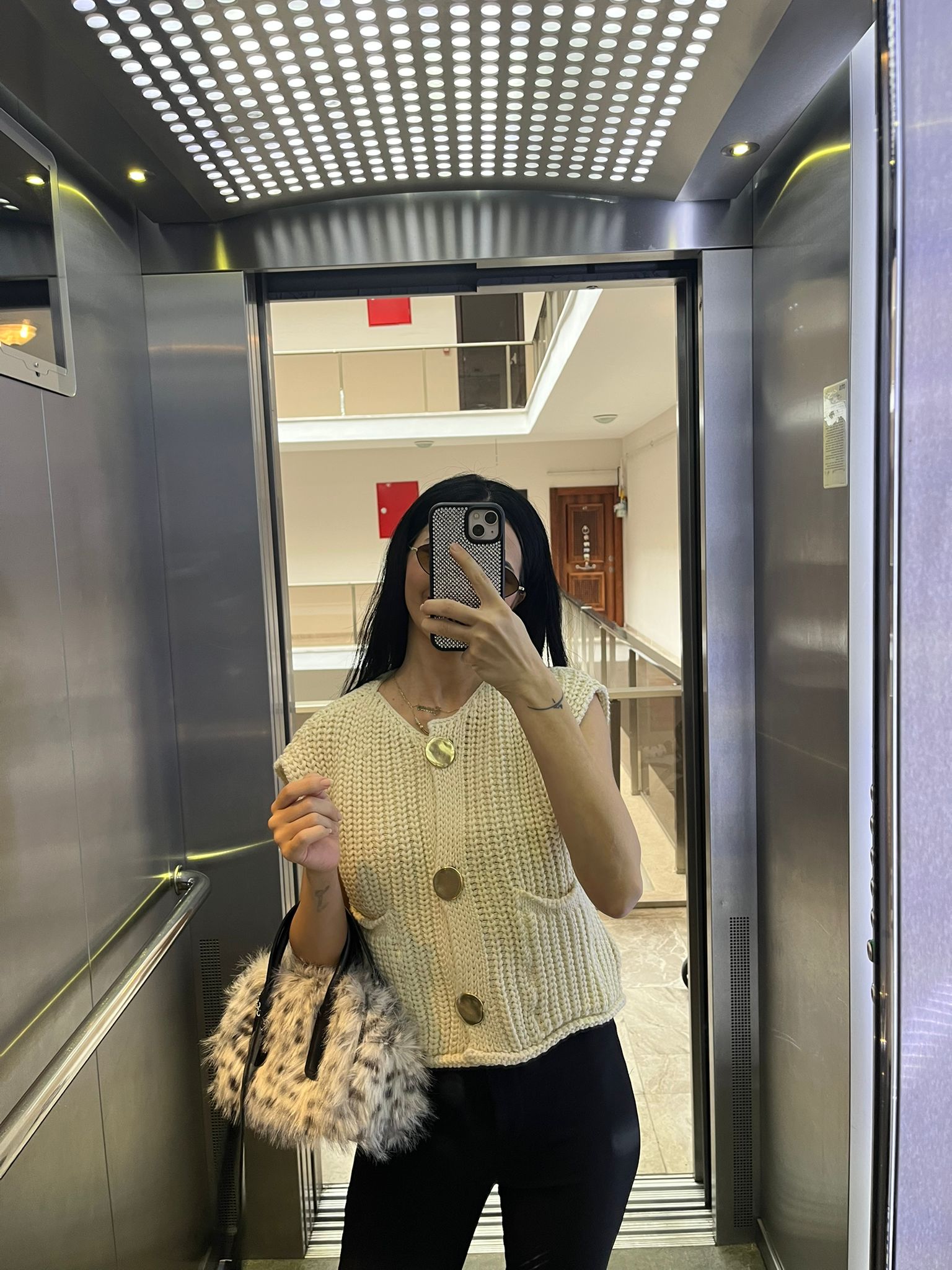 Ekru Gold Düğmeli Örme Yelek KL1532