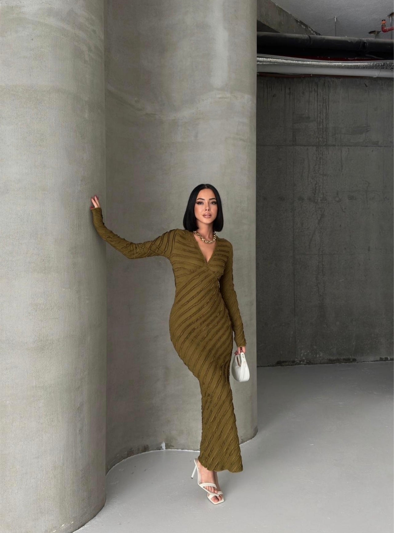 Kahverengi V Yaka Fırfırlı Elbise S-1324