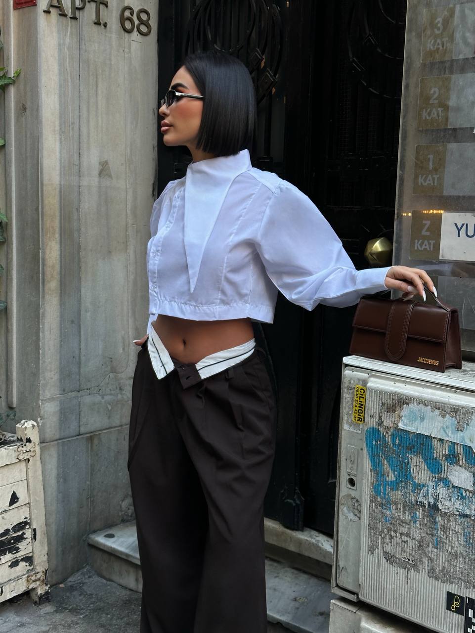 Beyaz Asimetrik Kesim Tasarım Crop Gömlek E-221784