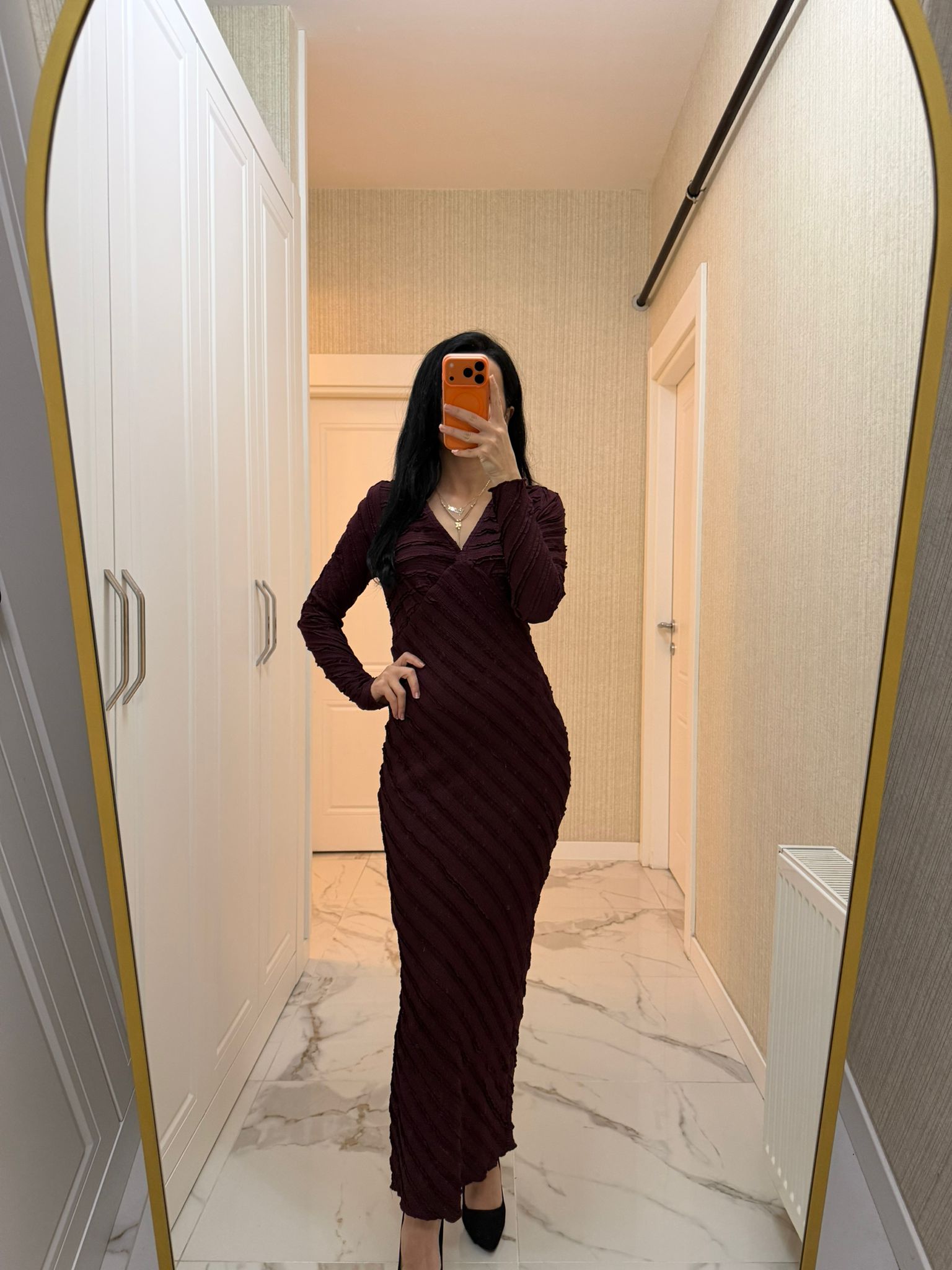 Kahverengi V Yaka Fırfırlı Elbise S-1324