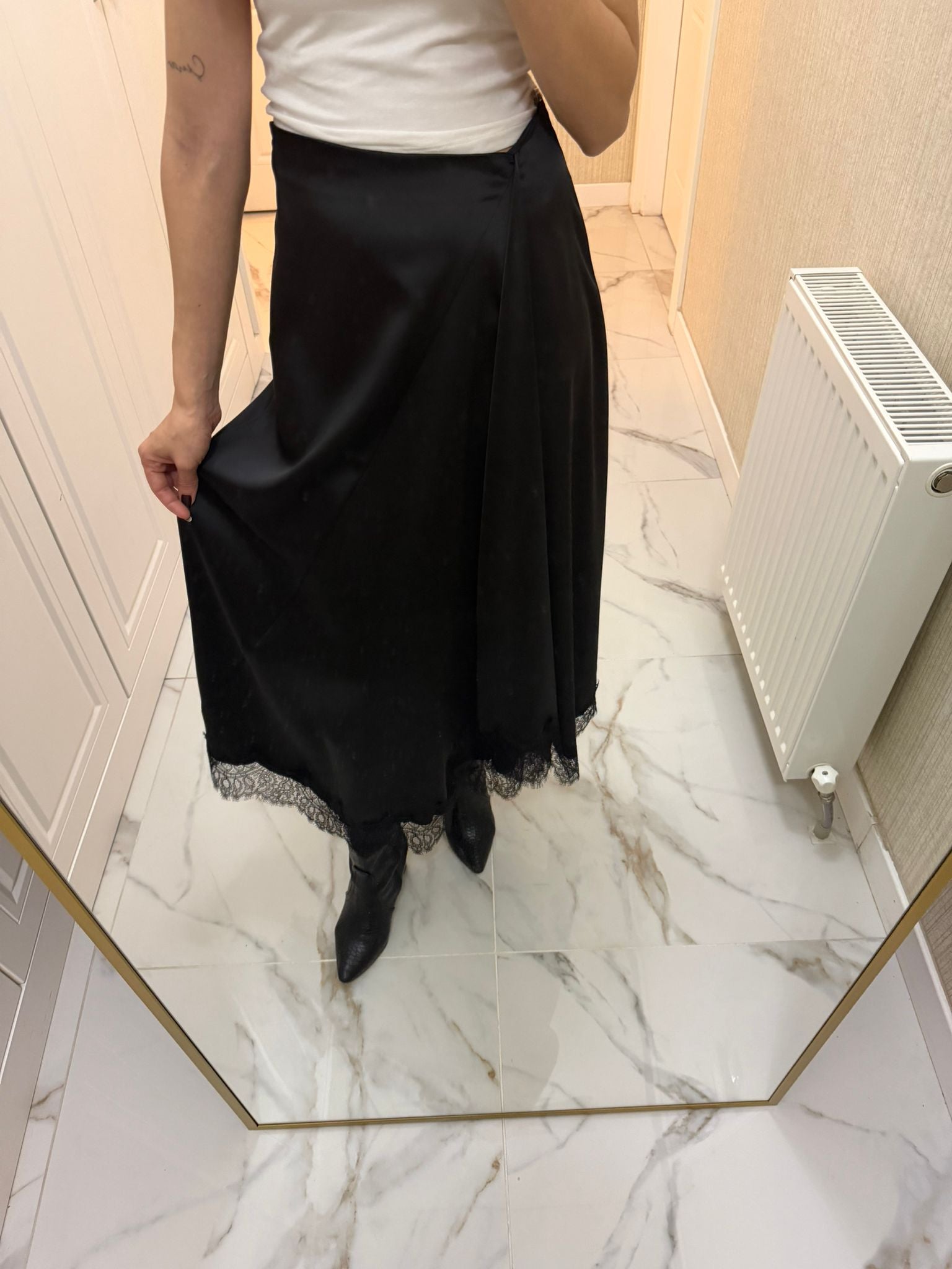 Siyah Dantel Detay Saten Etek TŞ D-2930